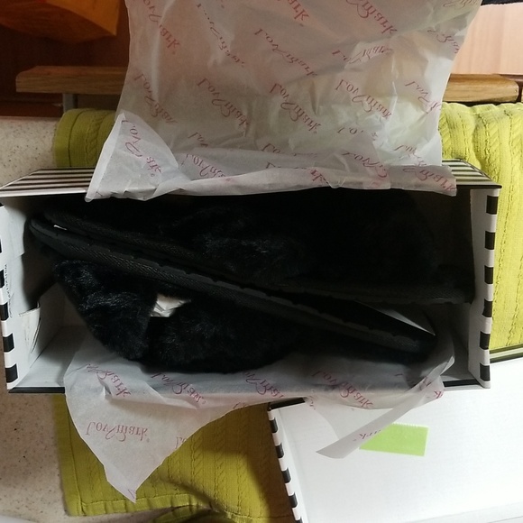 Lov Mark Black Faux Fur Slippers NIB - Picture 6 of 8
